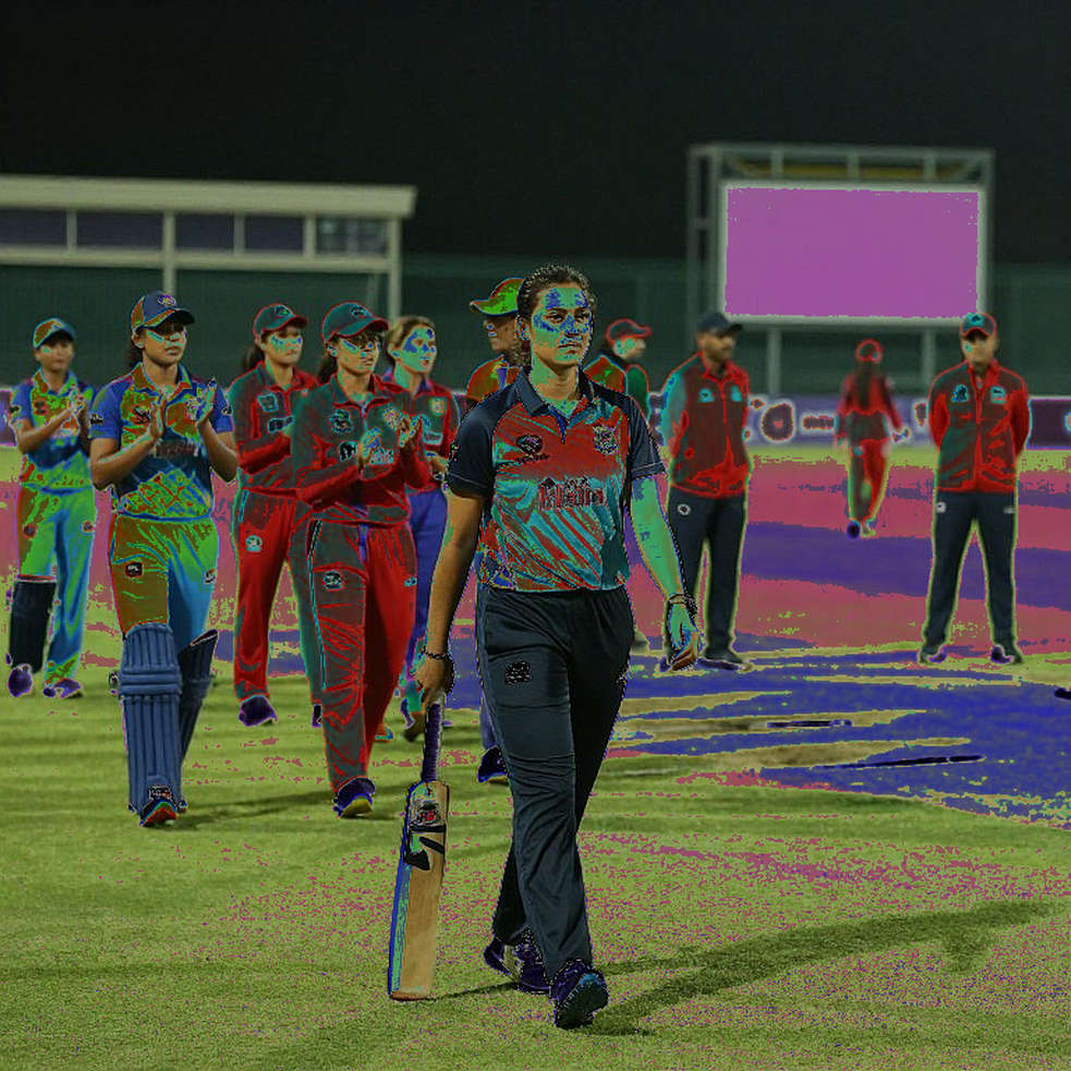 বাবর টিকে গেলেন, মাসুদ নীরবে হারালেন — পাকিস্তানের টেস্ট স্কোয়াডের আসল ফাটল স্পিনের কোণে