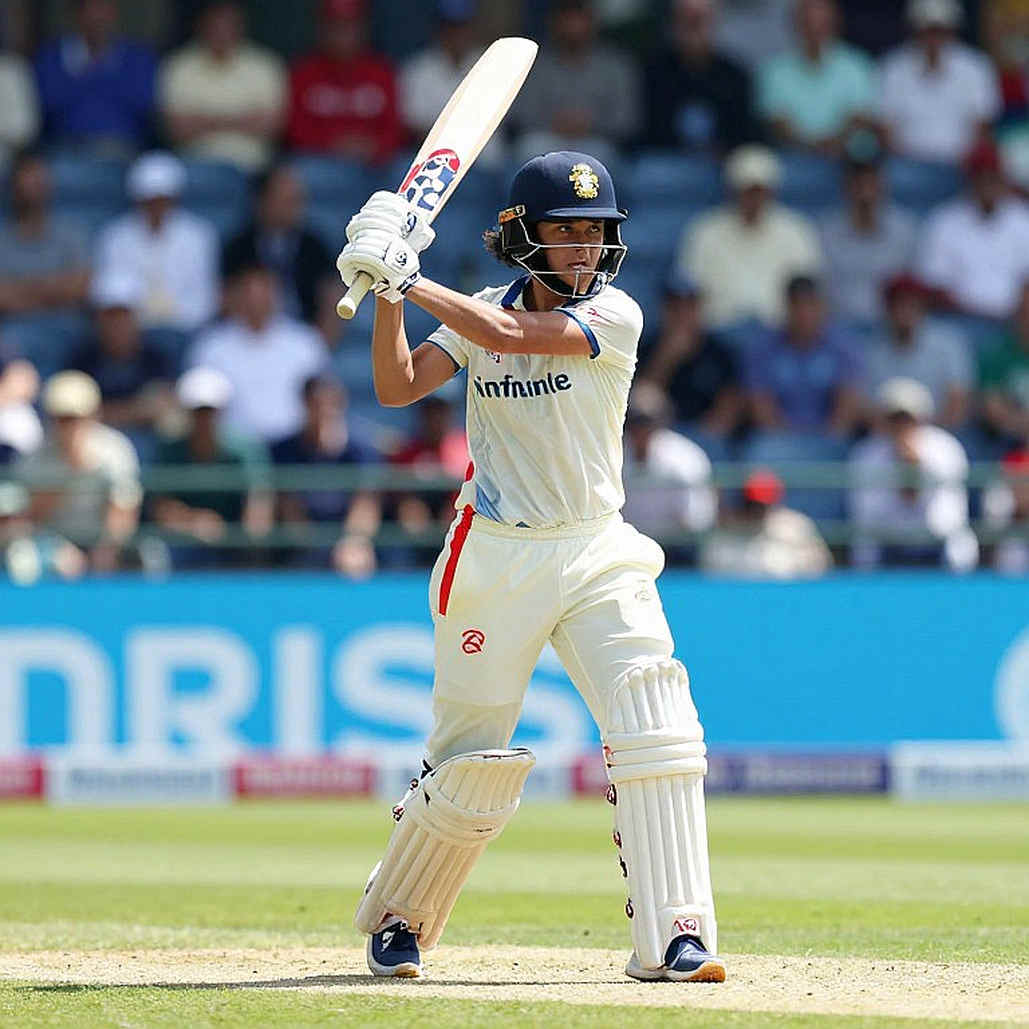 In the Shadow of No. 5: KL Rahul Sits Beside Dhoni, Reaches Toward Yuvraj's Record In the Shadow of No. 5: KL Rahul Sits Beside Dhoni, Reaches Toward Yuvraj's Record