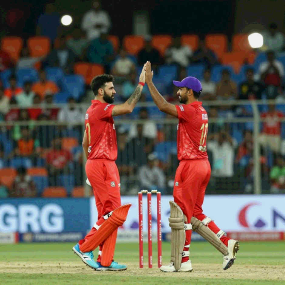 নিলামের দাম বনাম কন্ডিশনের দাম: এশিয়ার বল-পরিবেশে দল গড়ার খতিয়ান নিলামের দাম বনাম কন্ডিশনের দাম: এশিয়ার বল-পরিবেশে দল গড়ার খতিয়ান