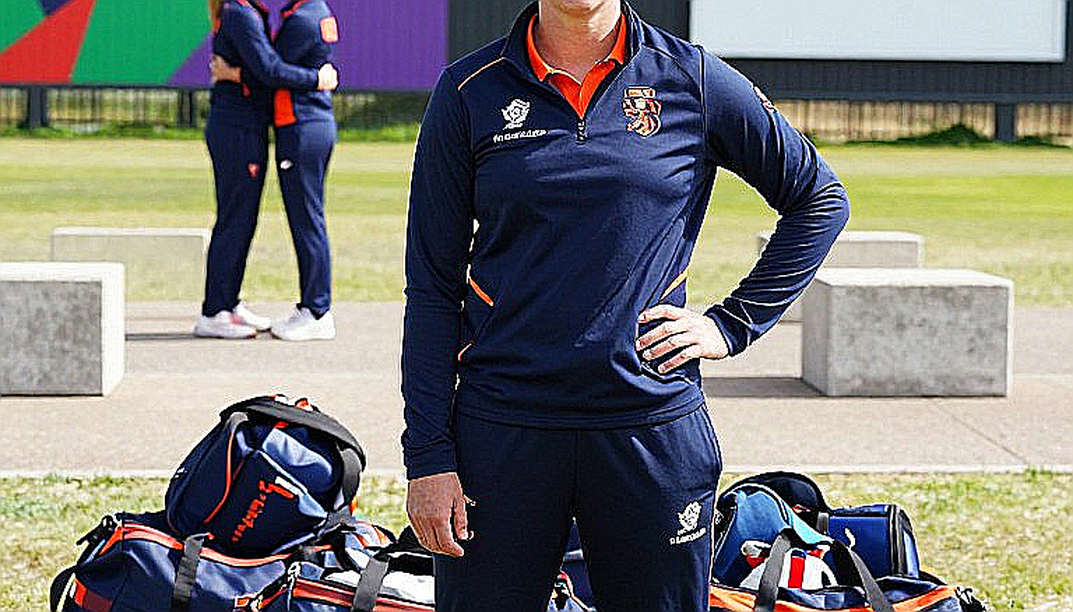 A Voting Machine-Like Device on Cricket Pitches: Monitoring Batsmen's Heartbeats A Voting Machine-Like Device on Cricket Pitches: Monitoring Batsmen's Heartbeats