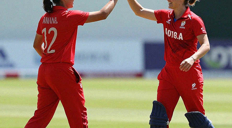 The 0.4 Second of Umpire's Call: The Triangle of Technology, Law and Decisions in the DRS Era The 0.4 Second of Umpire's Call: The Triangle of Technology, Law and Decisions in the DRS Era
