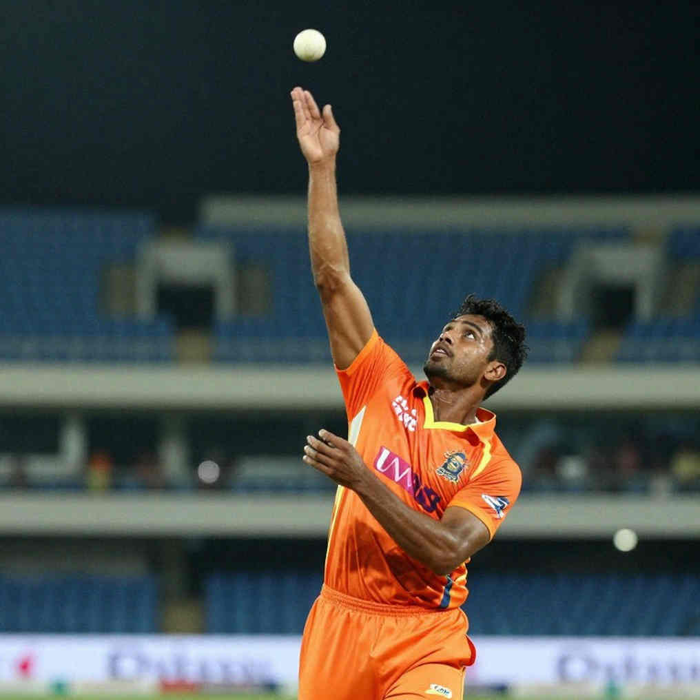 লেজারে ওঠে না যে স্মৃতি: শারজাহর খাতা, উপসাগরের ক্রিকেট আর ফ্যান টোকেনের চিরস্থায়ী ভুল
