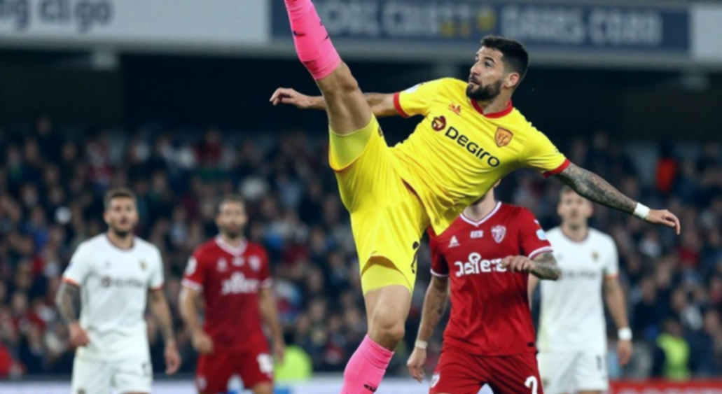 Blockchain's Quiet Wave in Football: From Fan Tokens to Verifiable Transfer Data Blockchain's Quiet Wave in Football: From Fan Tokens to Verifiable Transfer Data